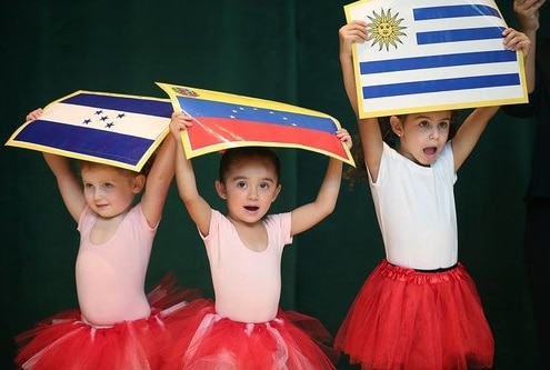 benefits of kids having a bilingual education early