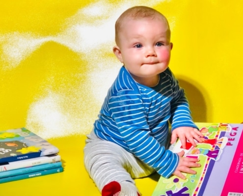 toddler learning to read