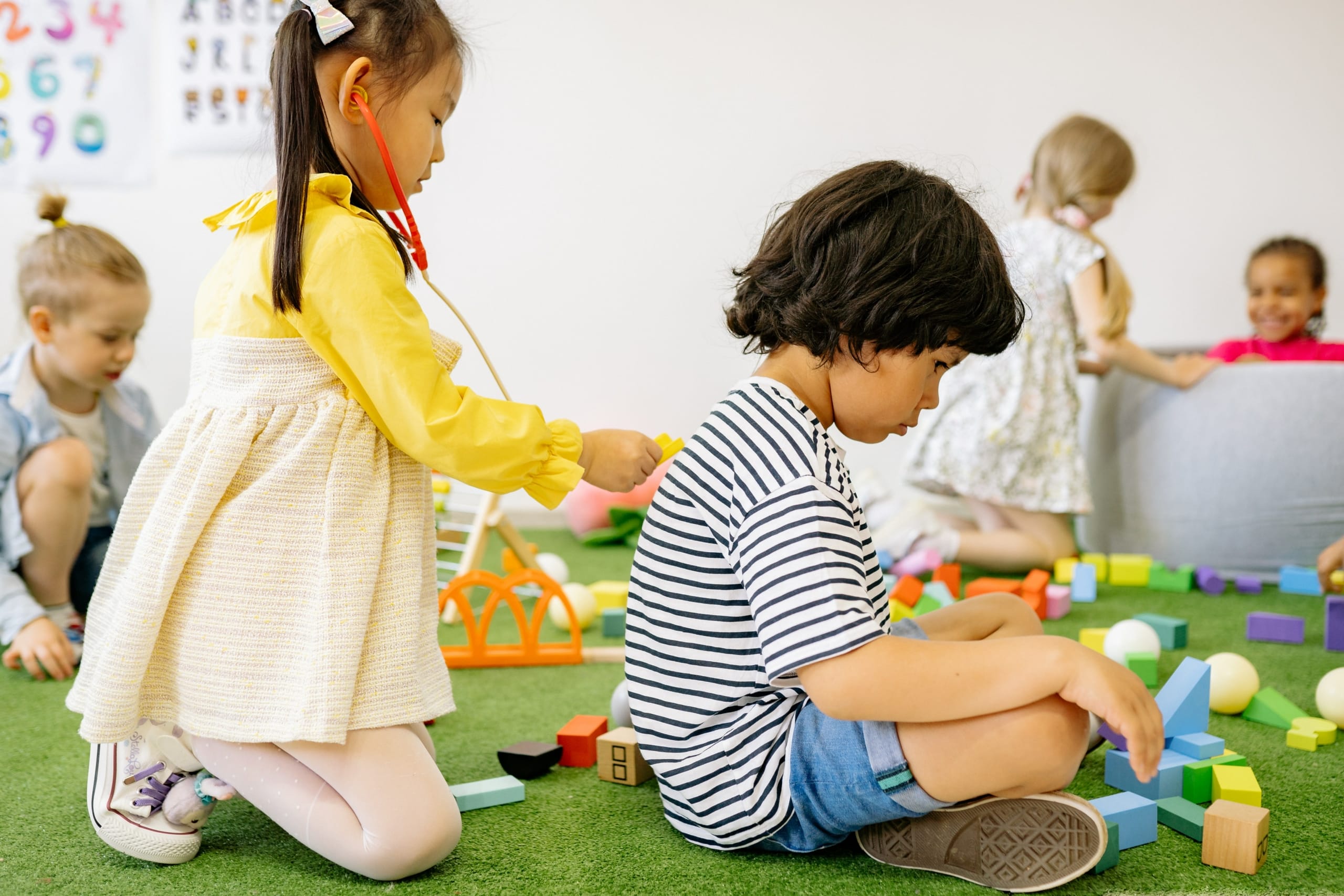 child having trouble adjusting to preschool during playtime